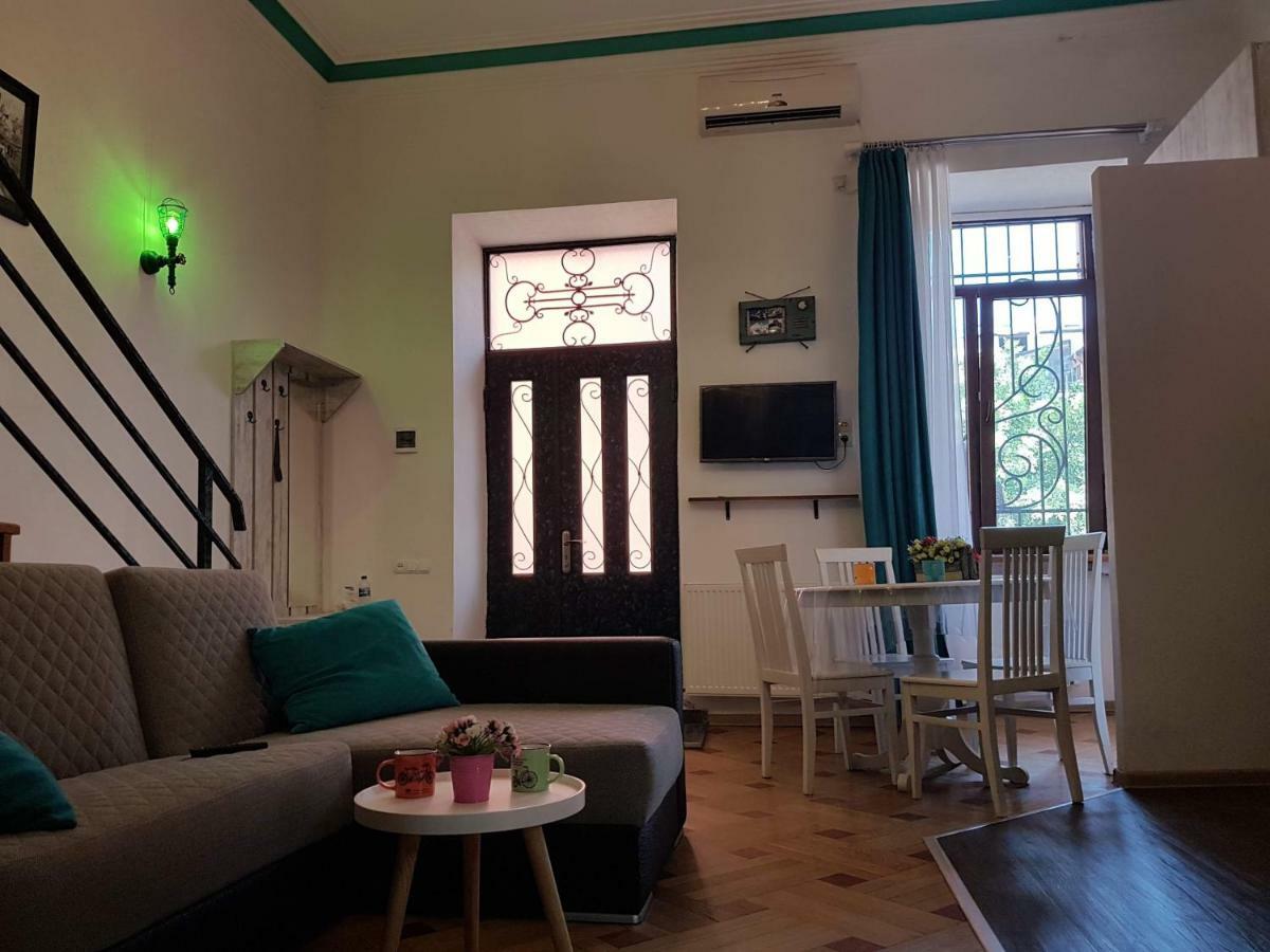 Comfortable Flat In Central Tbilisi ภายนอก รูปภาพ